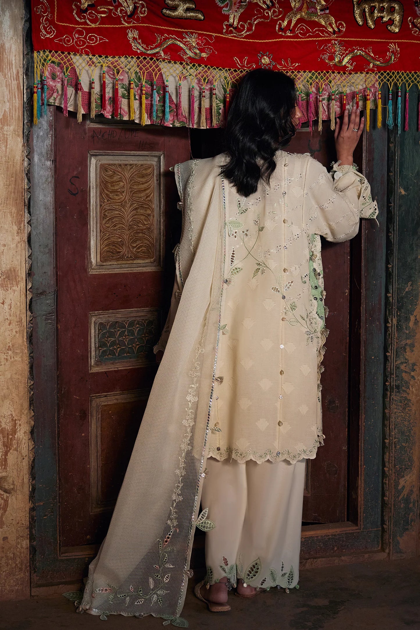 Zaha Lawn 2026 | ZL26-05 A