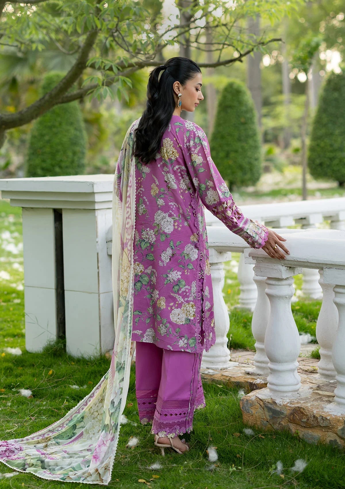 Signature Embroidered lawn With Chiffon Collection Vol-II '26 By Elaf | ESG-7B KIARA