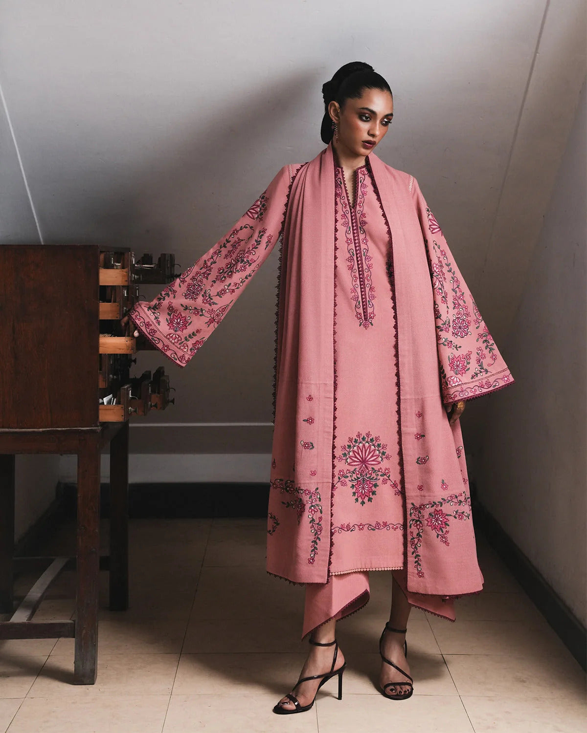 Jugnu Karandi AW26 | DAHLIA